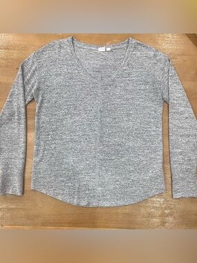 Women’s GapGray Scoop Neck Long Sleeve Top